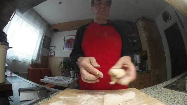 Понички със сладко от кайсии # Marile Krapfen смотреть онлайн