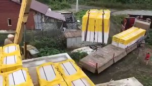 Разгружаем пеноблоки