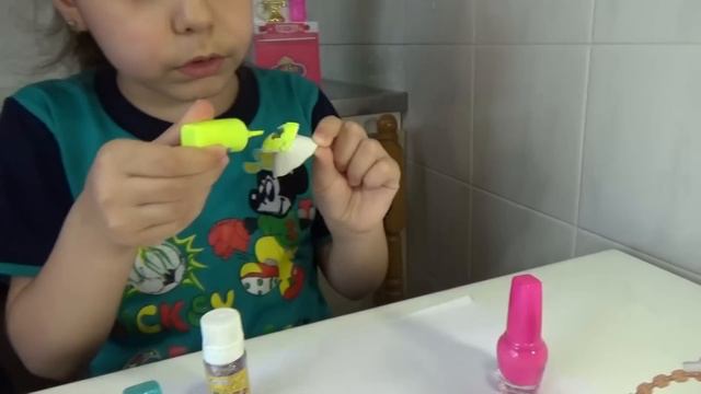 ТРИ ЛАКА ЧЕЛЛЕНДЖ. РАЗУКРАСИЛИ КУКЛЫ ЛОЛ. У КОГО ЛУЧШЕ? смотреть онлайн