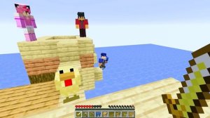 10 FRIENDS on ONE WATER BLOCK In Minecraft!