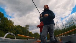 Ловим на спиннинг щуку и окуня на реке Самарка осенью. Не далеко от города Самара
