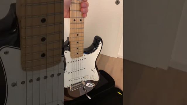 Lego Ideas Fender Stratocaster (quick review)