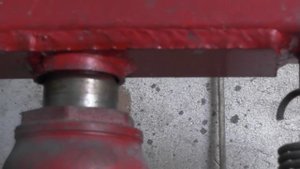Гидравлический пресс в гараж. Hydraulic press in the garage