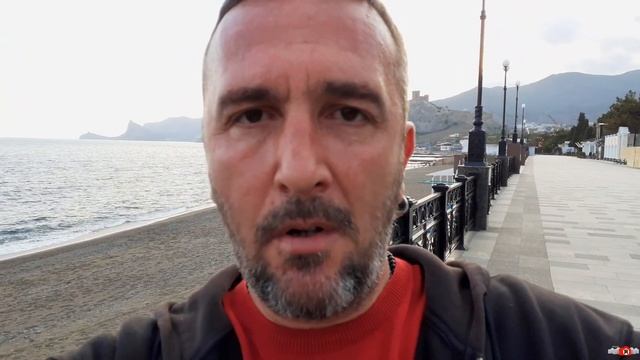 Пустынная набережная в городе Судак. Май 2020 года смотреть онлайн