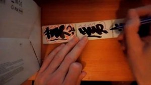 Делаем самодельные граффити стикеры и клеим их на улице.