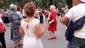 ЗАМАНИЛА, СОБЛАЗНИЛА, РАЗДРАЗНИЛА! ЛЕТО 2021 ХАРЬКОВ ПАРК ГОРЬКОГО