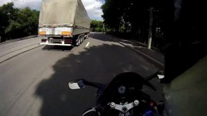 Мама меня фура прижала