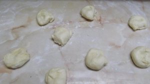 Булочки из дрожжевого теста на кефире с творогом