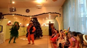 Ёлка в детском саду N 60 г. Новороссийска. Танец Кикиморы и Бешено.