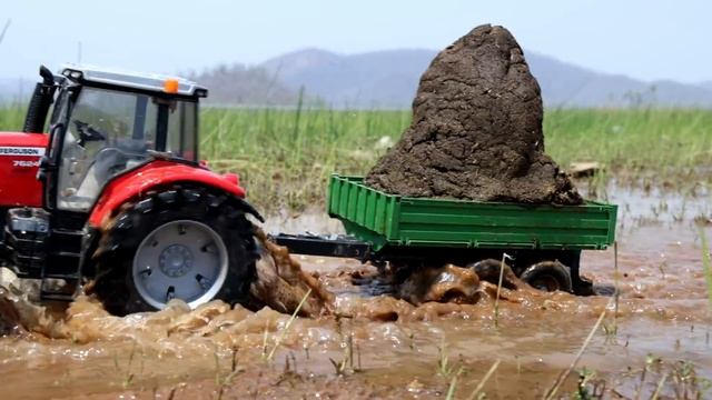 Машинки грузят глину, авария, спасатель-экскаватор смотреть онлайн