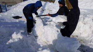 СДЕЛАЛИ ОГРОМНУЮ БАЗУ ИЗ СНЕГА!ОЧЕНЬ ТЯЖЕЛО...