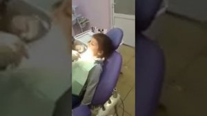 У стоматолога. Лечим зубы!