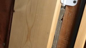 Что бы дверь не скрипела, сделать это просто.