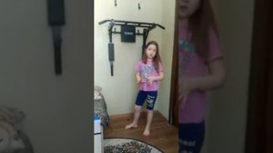 Как научиться висеть головой вниз