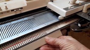 Махровое переплетение на однофонтурной вязальной машине