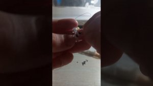 туториал на колечко из бисера с буквой в три ряда!!!!как вам?