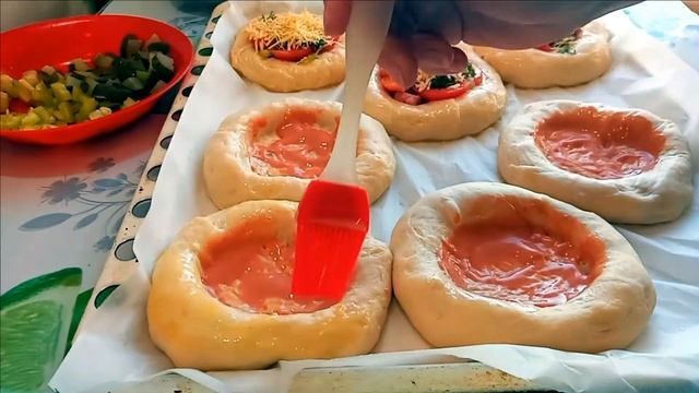 Мини пицца в духовке. Домашняя  выпечка.  Mini pizza in the oven. Homemade baking