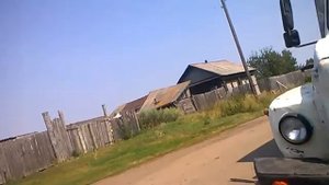Мал да удал. Самоделка с двигателем зид тянет газон.