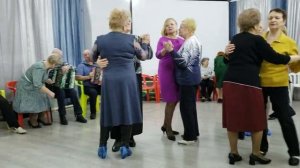 240218 танцы песня На муромской дорожке стояли три сосны гармонь  орловчане поют танцуют парк г Орёл