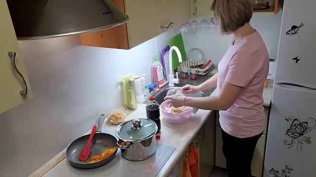 ГОТОВИМ С МУЖЕМ ??❤️??? / РОЛЛЫ НА УЖИН ?? / СЕМЬЯ ИЗ САМАРЫ смотреть онлайн