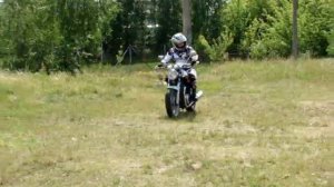 Suzuki Vx 800 fail , overturning the motorcycle