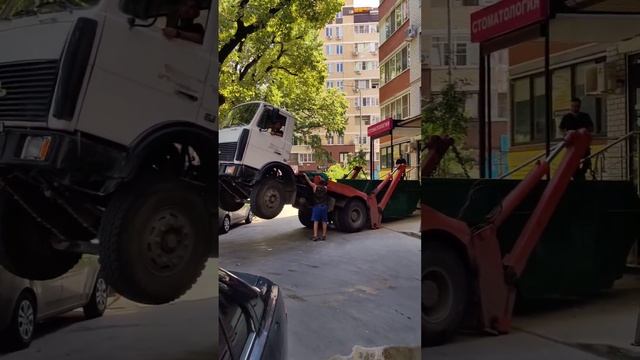 Вы видели как вывозят мусор лодочками? смотреть онлайн