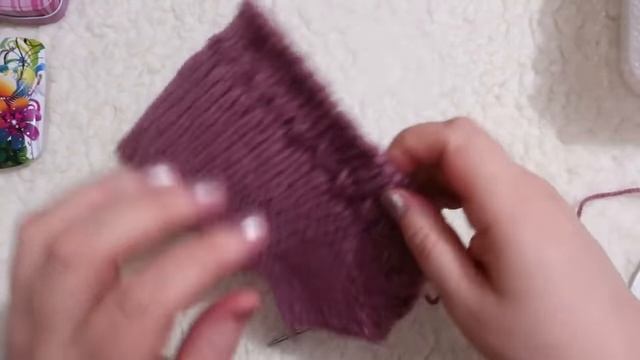 ЖЕНСКАЯ ШАПКА СПИЦАМИ. С КРАСИВЫМ И ПРОСТЫМ УЗОРОМ. МАСТЕР КЛАСС ДЛЯ НАЧИНАЮЩИХ.