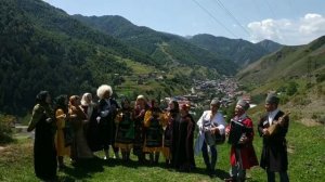 Насир Джалилов и коллектив бежта на родном языке.