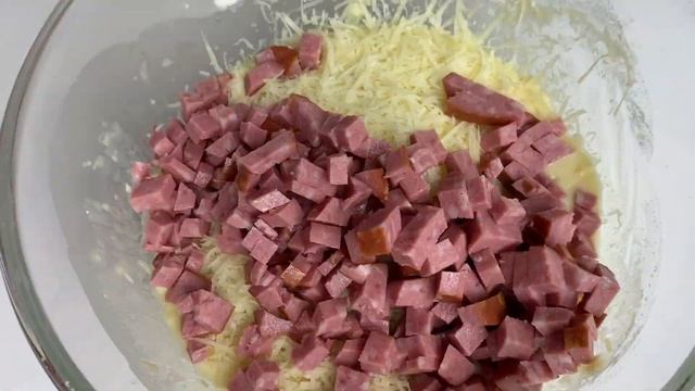 Простой завтрак , но очень ВКУСНО Сырные оладушки с колбасой и зеленью смотреть онлайн