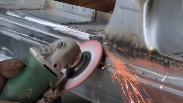 Замена порогов BMW 5 e34 ремонт порога, восстановление пола, кузовной ремонт