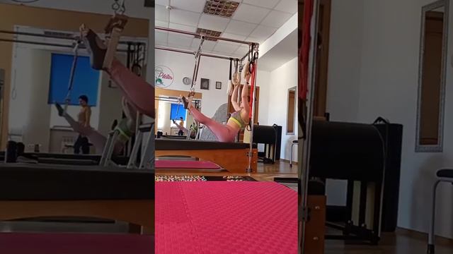 Тренировки на большом оборудовании для пилатеса «Кадиллак» в Донецке. Real Pilates