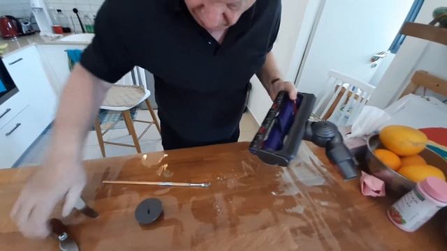 чистка пылесоса дайсон v8 как разобрать авто щетку dyson v8 cleaning the attachment смотреть онлайн