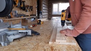 Работа с деревом. Инструмент Dewalt - Деволт. Потолок в бане - каркас.