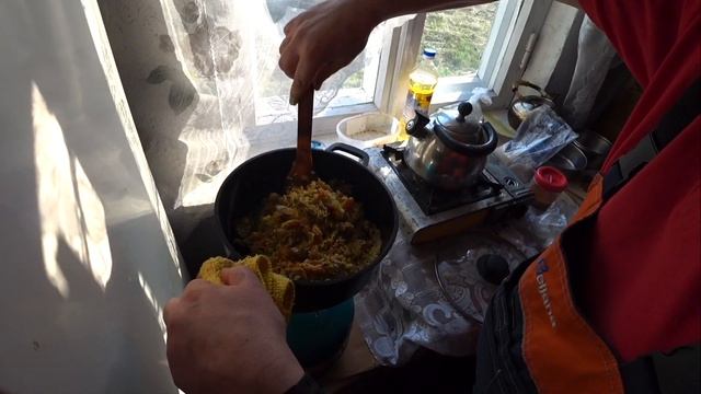 Карантин на даче. Затарились. Готовлю плов, салат с черемшой. смотреть онлайн