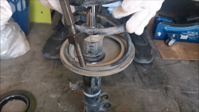 #toyotawish как заменить пыльники на передних стойках