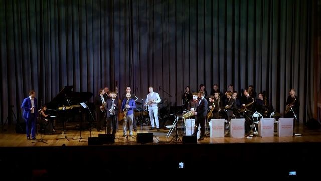 Массированная саксофонная атака в Концертном зале на Новом Арбате. 4.03.2021. смотреть онлайн