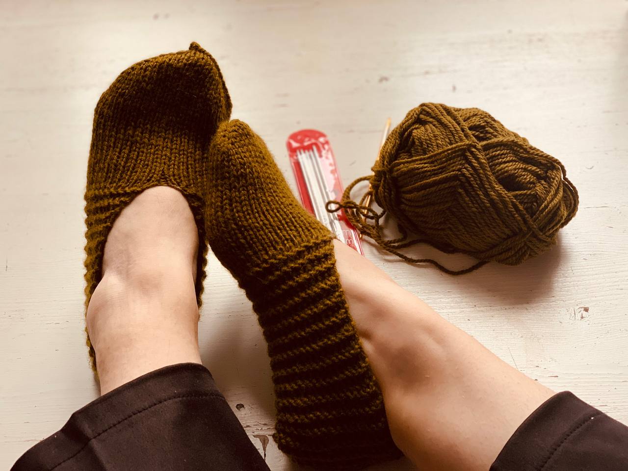 Следки спицами. Потребуется 50гр. ниток и 1 час!!!