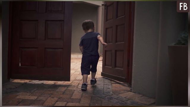 Родственники пришли в больницу навестить новорожденного: но ребенок был не один смотреть онлайн