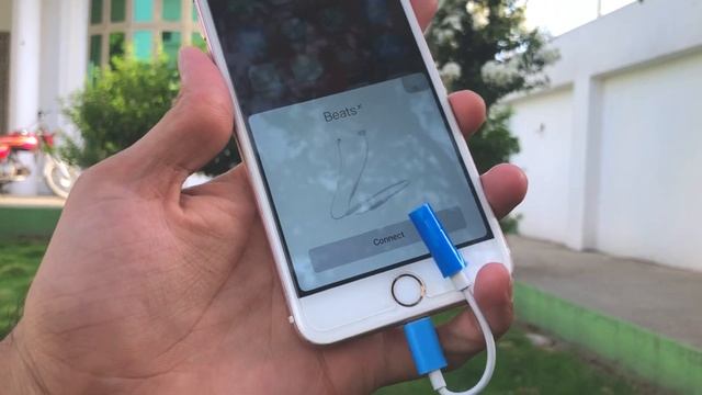 Lightning To 3.5mm Headphone Jack Adapter смотреть онлайн