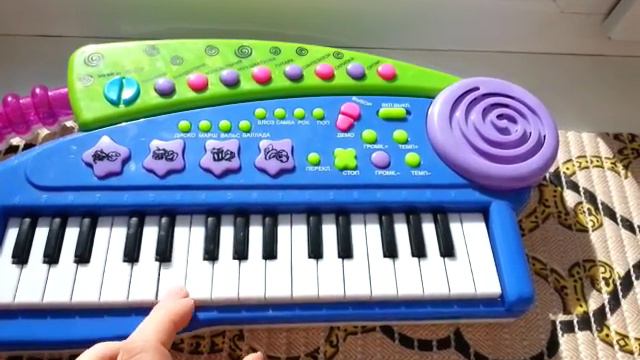 Музыкальная игрушка Тили Бом "Детский электронный синтезатор" смотреть онлайн