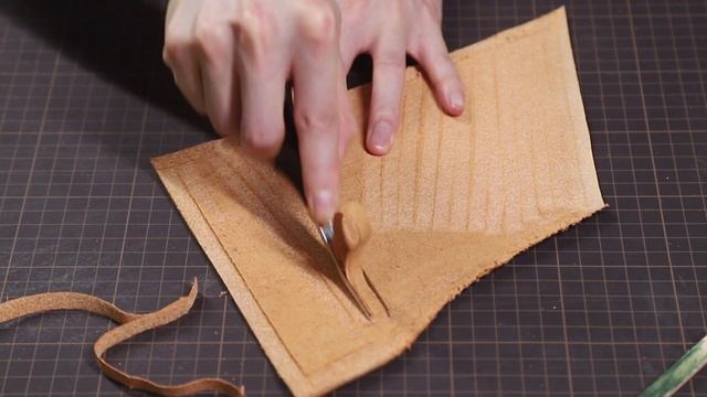 How to sharpen a wide edge beveler/skiver （leather craft skill） смотреть онлайн