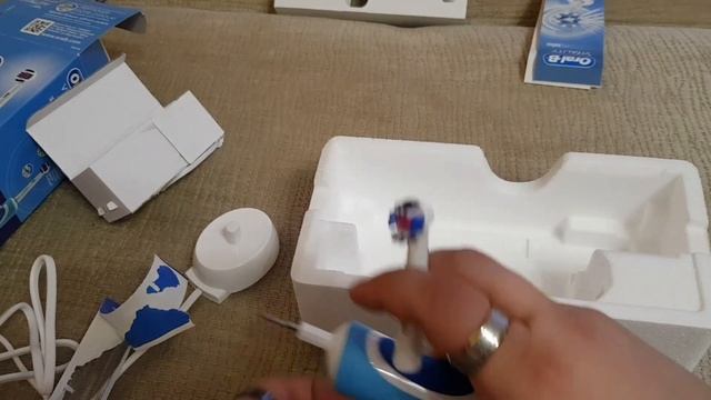 Обзор электрической зубной щётки Oral-B смотреть онлайн