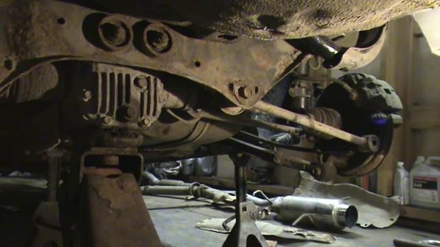 Subaru Impreza GC8. Снятие задней балки. смотреть онлайн