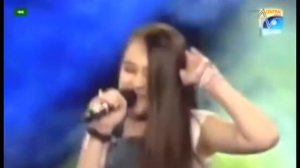 Ясмина Алидодова дар шашгонаи "Абарситораи овозхонии Осиё”