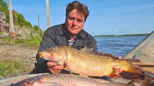 Рыбалка сетями на Дальнем востоке на реке Амур, традиционное рыболовство.