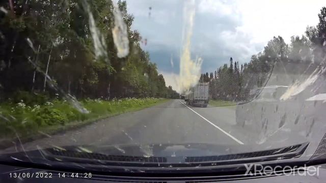 ПРЕИМУЩЕСТВО МОЩНЫХ АВТО. Тройной ОБГОН: фура, легковая с прицепом и грузовичёк за 10 сек. Teana 3.