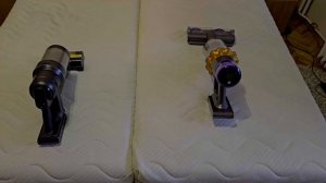 Samsung Bespoke Jet AI Complete Extra  vs Dyson V15  Detect Absolute