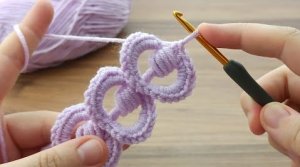 Очень простая красивая вязаная крючком детская бандана