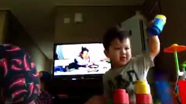 Playing with blocks. Damani stacks смотреть онлайн