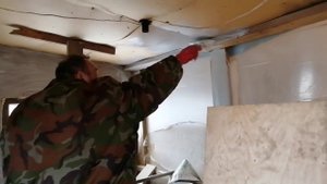Обработка курятника известью)))Индюки.